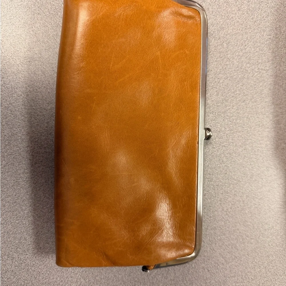 HOBO Tan Leather Shoulder Bag and matching wallet - Picture 6 of 7